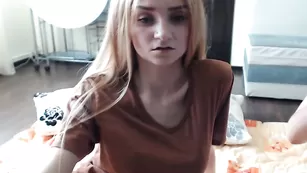 Брюнеточка и блондинка Mariabia ебутся с парнем