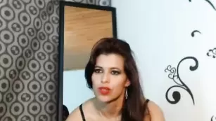 Привлекательная шалава Smilehot25 демонстрирует нижнее белье