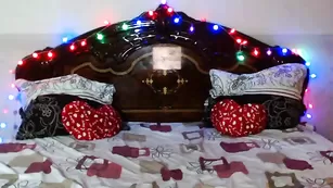 Пылкая блонда SunnyDominica раздевается перед камерой