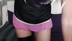 Строптивая путана Mylasummer эротично позирует в одежде