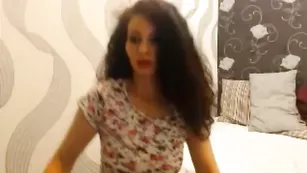 Жаркая куколка Cythereagold раздевается в привате