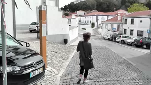 Развратная сука MariahLeonne отсасывает член на улице