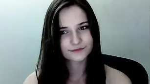 Темноволосая стерва Gaelle18 нежно разминает сисечки