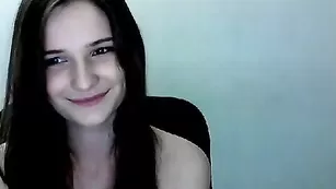 Темноволосая стерва Gaelle18 нежно разминает сисечки