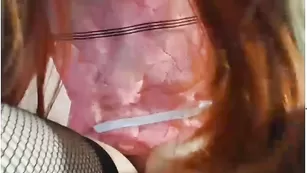 Рыженькая малышка _sakura_ нежно мастурбирует пизду