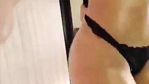 Пылкая шкура BellaBrookz вертит большой задницей