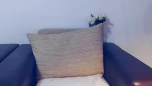 Смазливая дамочка Dominiqueeee соблазняет огромной жопой