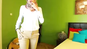 Жаркая арабка ZeiraMuslim болтает в бесплатном чате