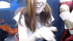 Рыженькая краля Arabella_fae ласкает бритую пизду