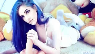 Крашенная куколка Kati3Kat лижет дилдо и дрочит пизду