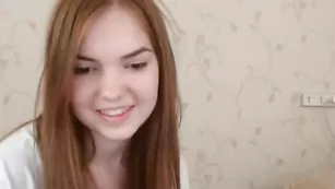 Красивая малышка Lexusgirll показывает сисечки