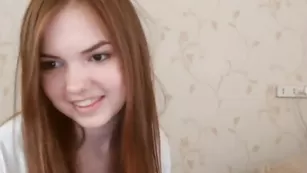 Красивая малышка Lexusgirll показывает сисечки