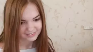 Красивая малышка Lexusgirll показывает сисечки