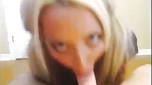 Милая блонда Casssie отсасывает пенис хахалю