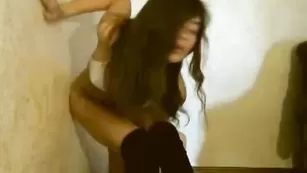 Изумительная куколка Beloveddesire эротично позирует в нижнем белье