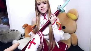 Красотка в униформе Lana_Rain ебется с секс машиной