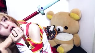 Красотка в униформе Lana_Rain ебется с секс машиной