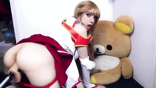 Красотка в униформе Lana_Rain ебется с секс машиной