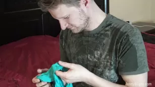 Шикарная телка JennyBlighe отсасывает и дрочит пенис