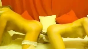 Смазливые сучки sexytigress дрочат секс игрушками