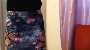 Горячая штучка seksduo танцует перед камерой