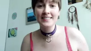 Сексуальная потаскушка codistarseed ласкает половые губки