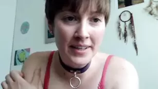 Сексуальная потаскушка codistarseed ласкает половые губки