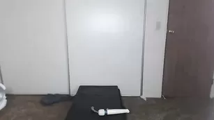 Смазливая путана Aynmarie занимается анальным фистингом