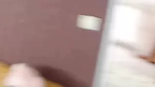 Жаркая брюнетка Melysssa дрочит бритые отверстия