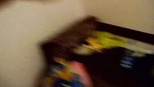 Привлекательная блондинка отсасывает пенис кавалеру