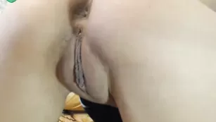 Грудастая шалава ilionora2222 смачно мастурбирует пизду