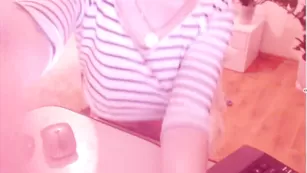 Грудастая рунетка andrra показывает свои прелести