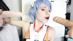 Крашенная телка Lana_Rain отсасывает дилдо