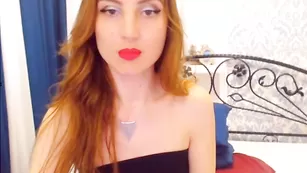 Красивая пассия Sophiamace массирует киску фаллосом