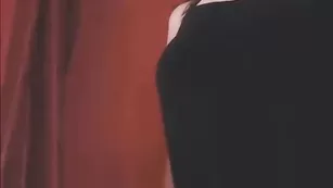 Интересная сука Roxyallyours ласкает пизду и сосочки