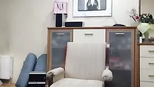 Милая телочка 2tiffani ласкает интимные места