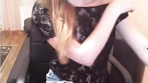 Порочная кобыла klinikaaa ласкает свои сосочки