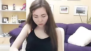 Великолепная телка LucyTess общается во фри чате