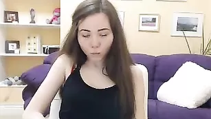 Великолепная телка LucyTess общается во фри чате