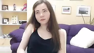 Великолепная телка LucyTess общается во фри чате
