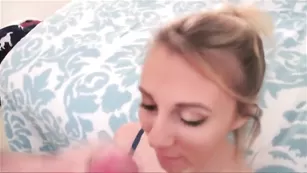 Сучка idothiscouple делает минет и получает сперму в рот