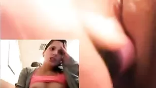 Пылкая чертовка трахает пизду секс игрушкой