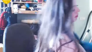 Шикарная чикса Lapushka отсасывает парню член