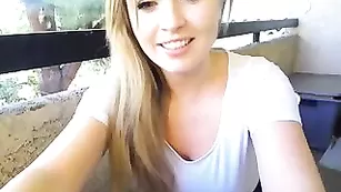 Сексуальная баба beabee нежно дрочит пизду