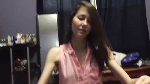 Симпатичная телочка Smilingravenjaws отсасывает хуй