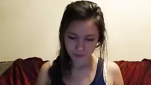 Темноволосая курва Biancofruity позирует перед камерой в одежде