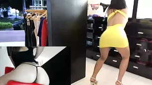 Стройная цыпочка Camsexshop лижет сосочки подружки