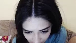 Молодая шваль Annette_crystal мастурбирует бритую пизду