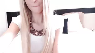 Знойная курва Secretgoddess0 дрочит пизду