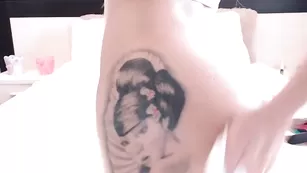 Знойная курва Secretgoddess0 дрочит пизду